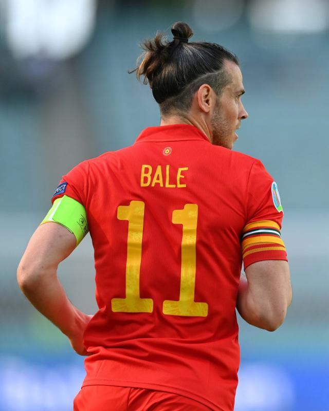 星空体育登录入口-永远有人18岁！贝尔看着恩博洛 满眼都是曾经自己